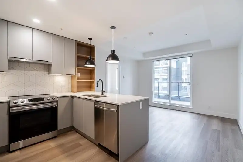 405 10778 138 STREET - photo 4 of 17