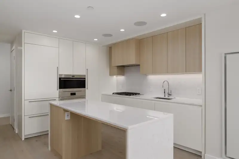 2501 7433 CAMBIE STREET - photo 2 of 10