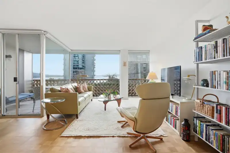 102 2135 ARGYLE AVENUE - photo 1 of 15