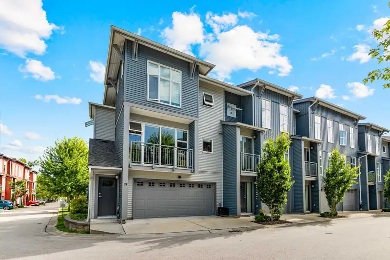 21 24076 112 AVENUE - photo 1 of 24