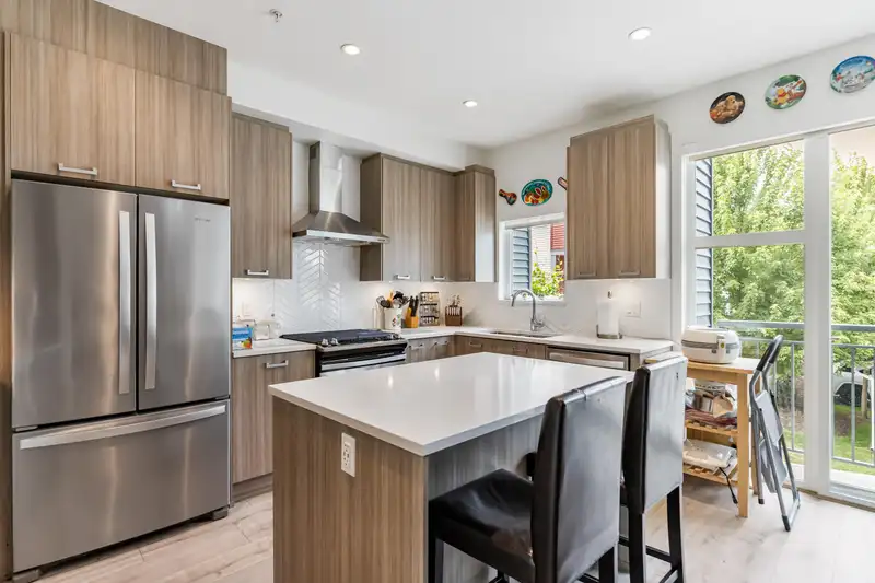 21 24076 112 AVENUE - photo 2 of 24