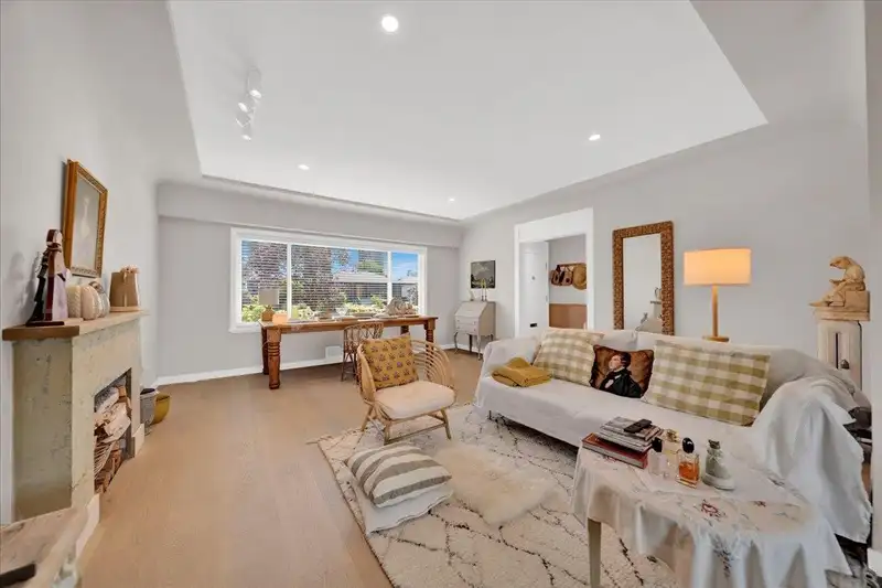 4841 HIGHLAWN DRIVE - photo 4 of 36