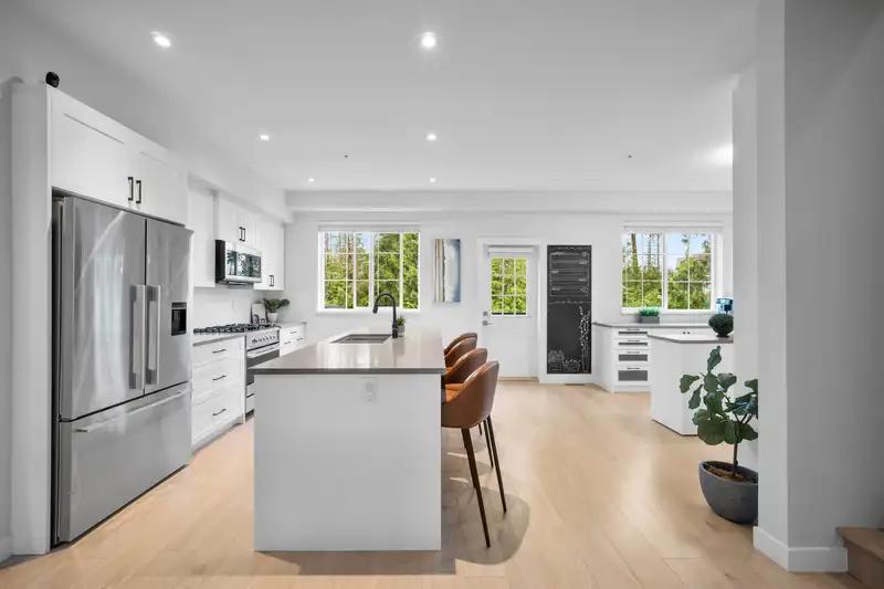 136 20180 84 AVENUE - photo 2 of 40