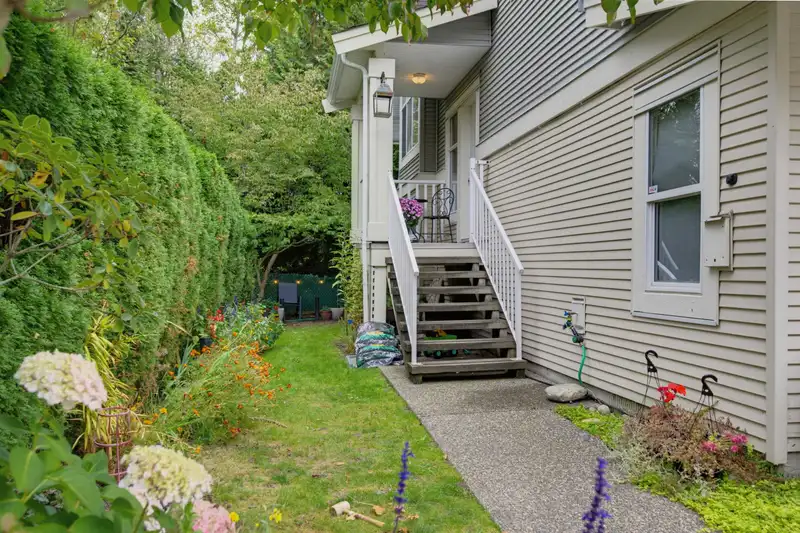 72 6450 199 STREET - photo 4 of 25