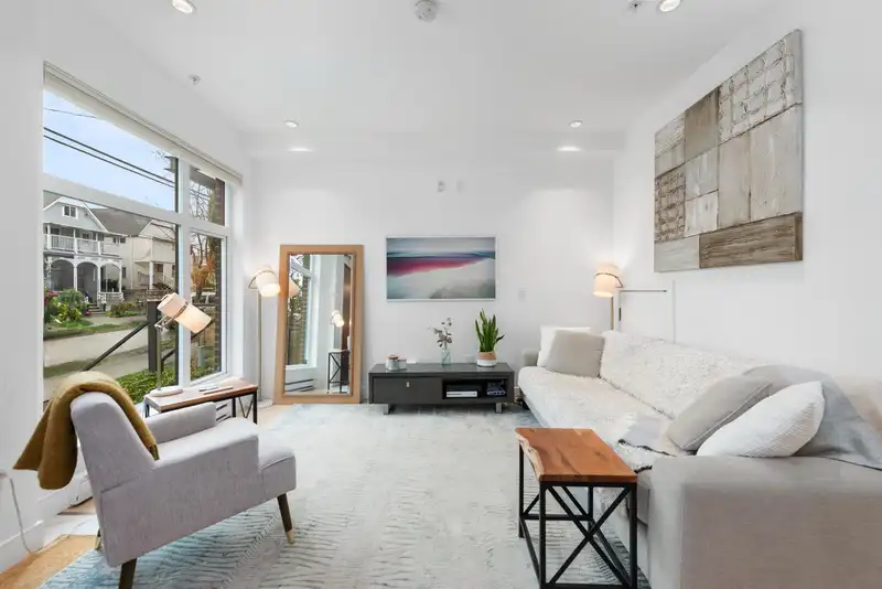 705 VICTORIA DRIVE - photo 4 of 38