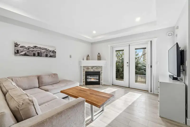 104 1423 BRUNETTE AVENUE - photo 1 of 33