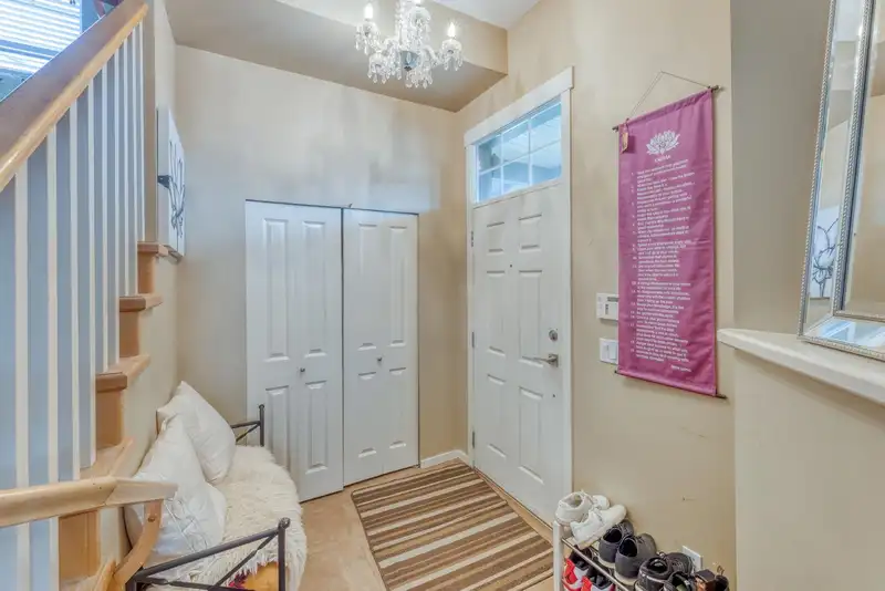123 MAPLE DRIVE - photo 2 of 31