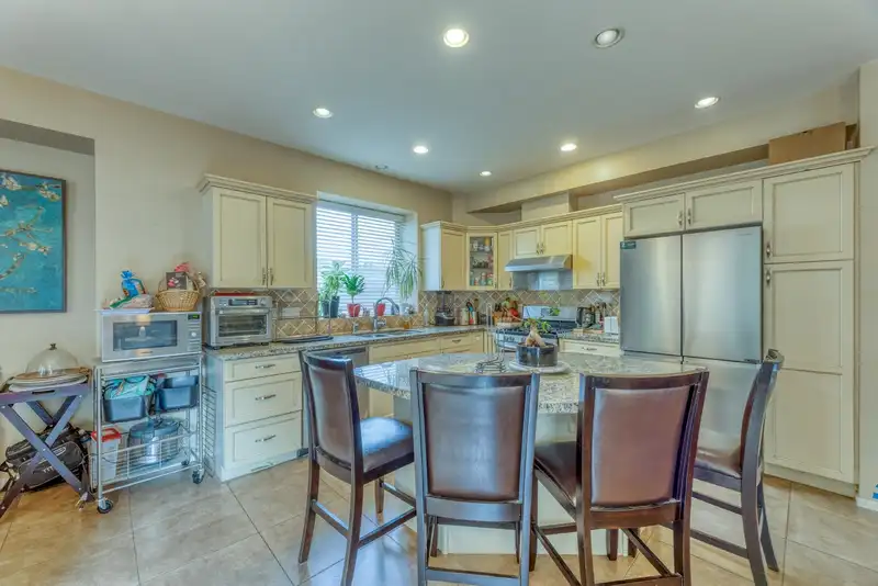 123 MAPLE DRIVE - photo 3 of 31