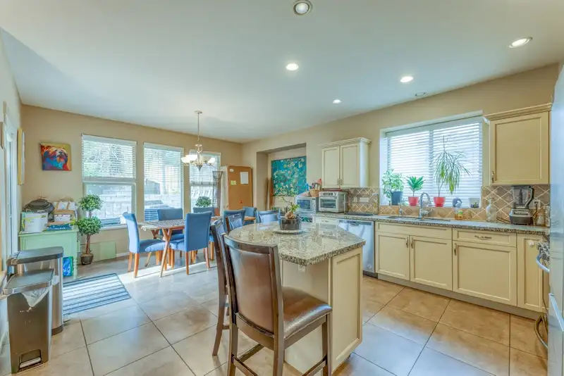 123 MAPLE DRIVE - photo 4 of 31
