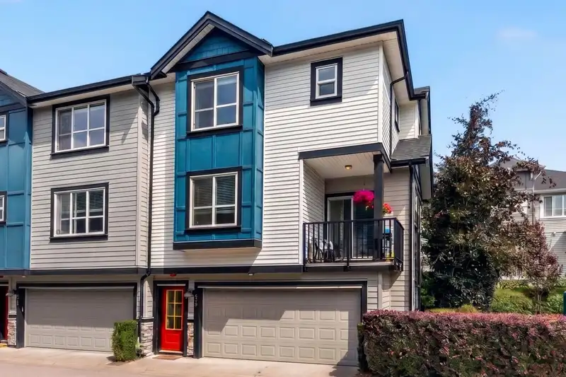 23 20856 76 AVENUE - photo 1 of 33