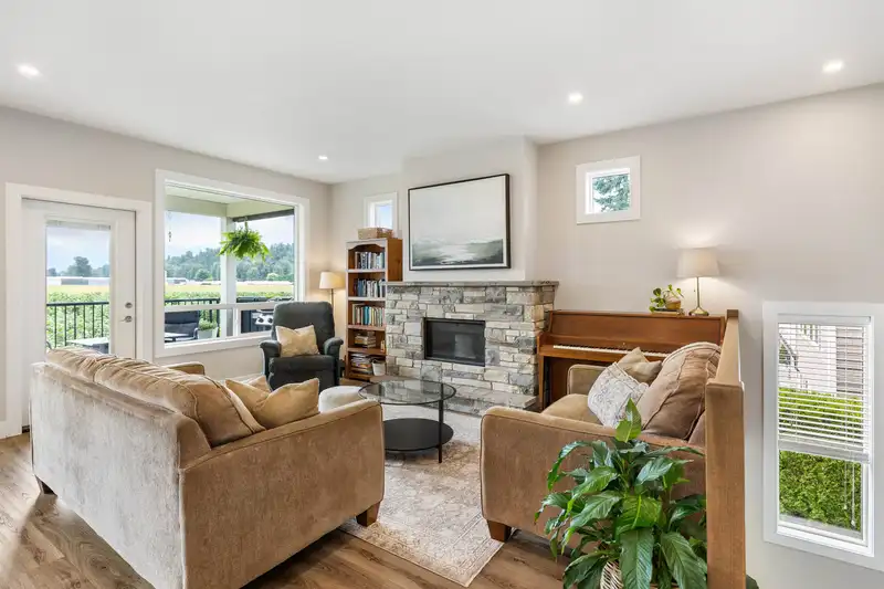 10392 WEDGEWOOD DRIVE - photo 4 of 40
