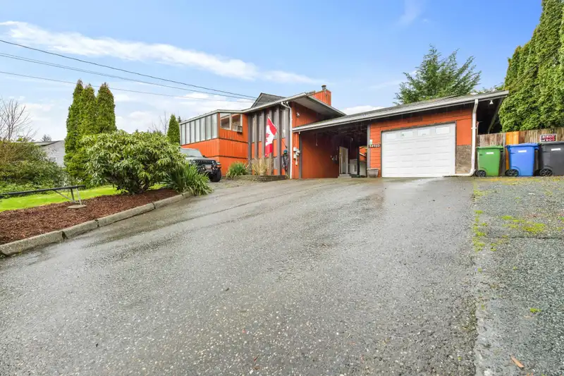 34560 HURST CRESCENT - photo 1 of 31