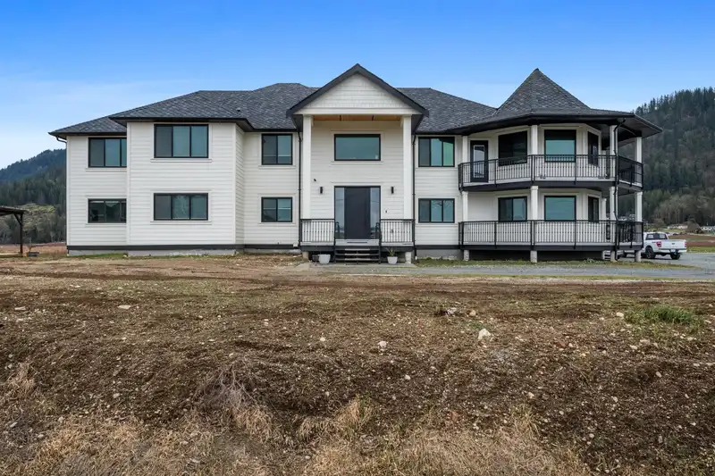 5390 BEHARRELL ROAD - photo 1 of 40