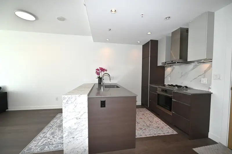 2703 6098 STATION STREET - photo 2 of 12