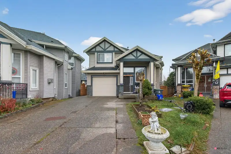 6418 137A STREET - photo 2 of 31