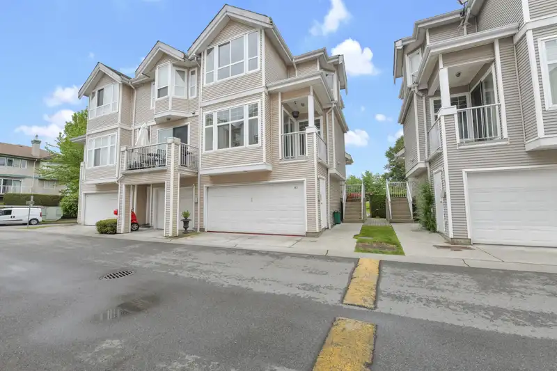 83 22888 WINDSOR COURT - photo 3 of 28
