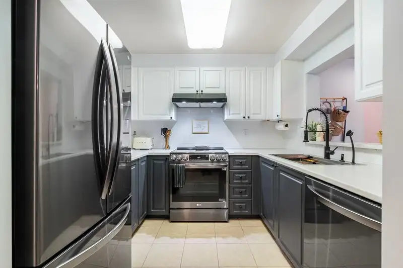 408 3070 GUILDFORD WAY - photo 4 of 37