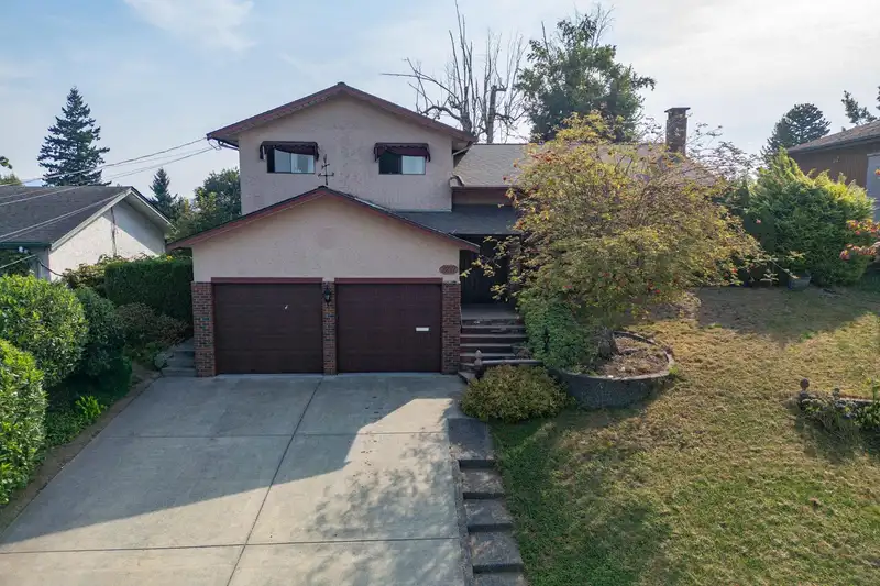 2272 BEVAN CRESCENT - photo 1 of 26