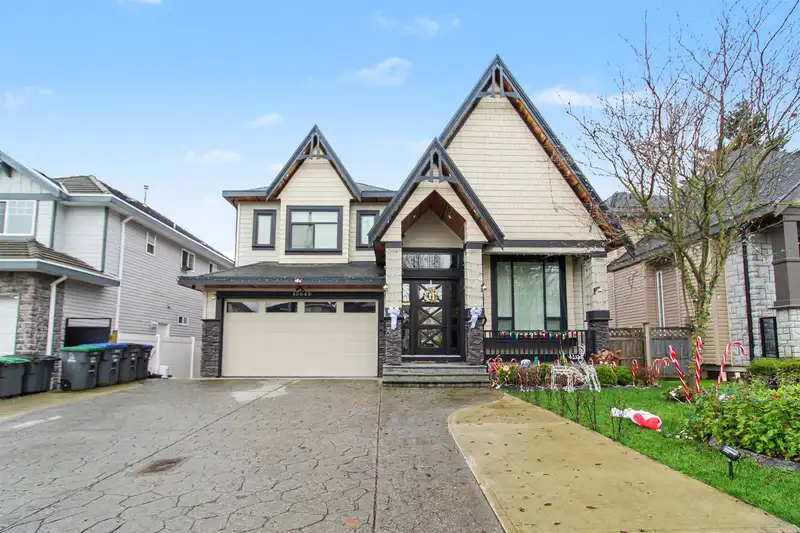 15648 82 AVENUE - photo 1 of 37