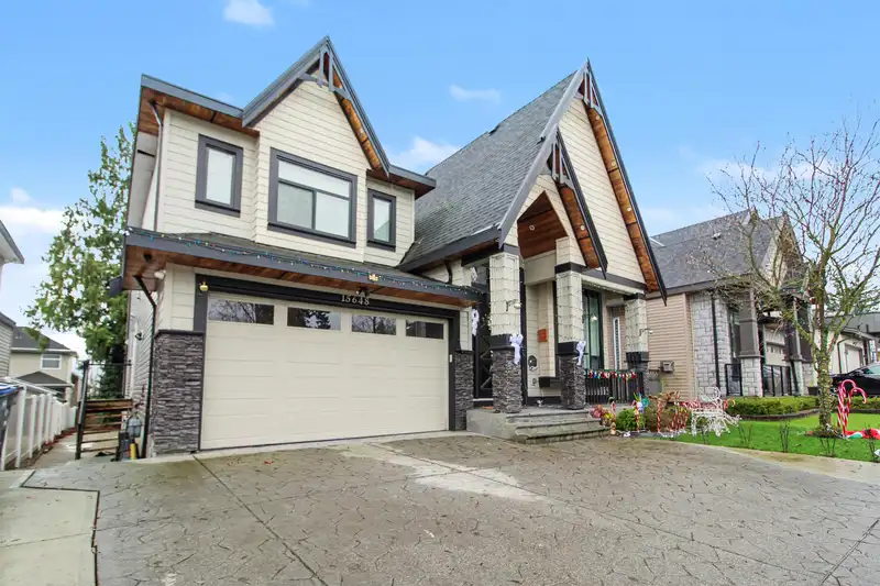 15648 82 AVENUE - photo 2 of 37