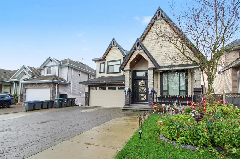 15648 82 AVENUE - photo 3 of 37