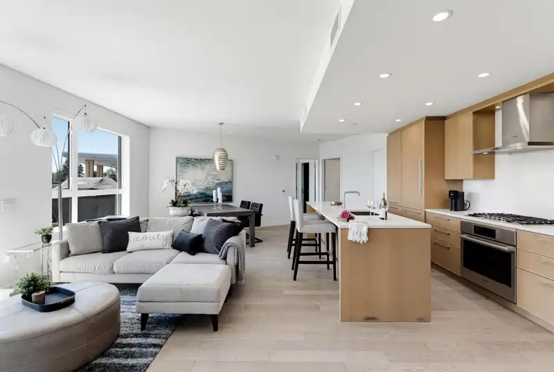 409 3220 CONNAUGHT CRESCENT - photo 4 of 40