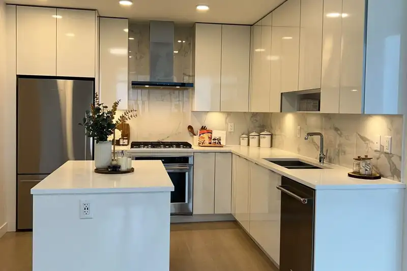 704 555 SYDNEY AVENUE - photo 3 of 18