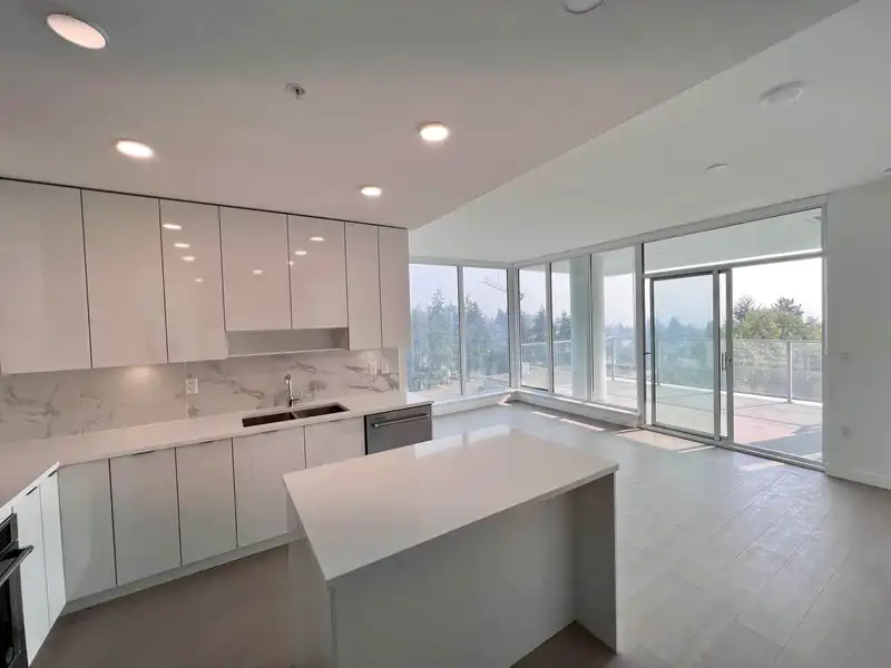 704 555 SYDNEY AVENUE - photo 4 of 18
