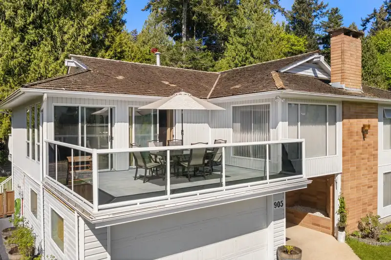 905 EDEN CRESCENT - photo 2 of 39