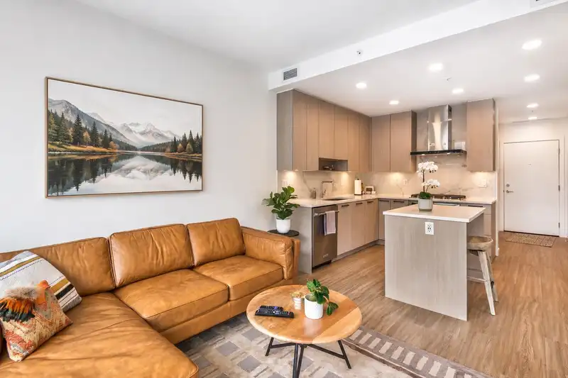 603 555 SYDNEY AVENUE - photo 1 of 37