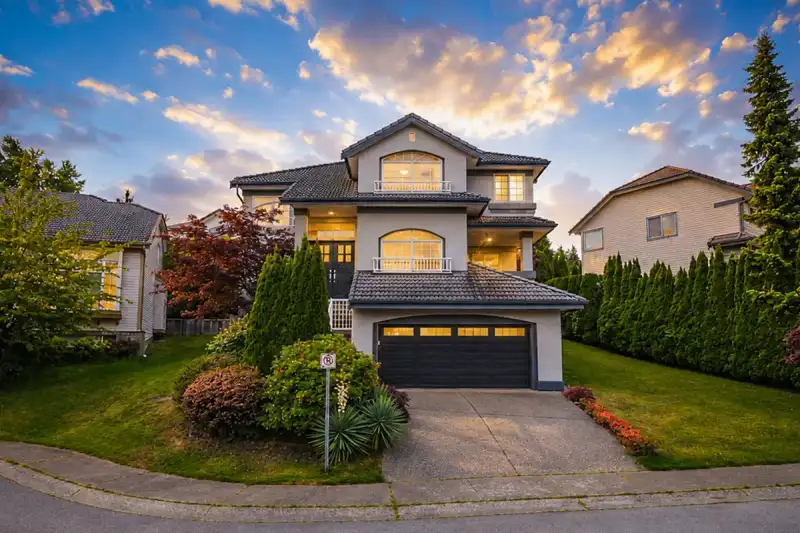 10 CEDARWOOD COURT - photo 1 of 40