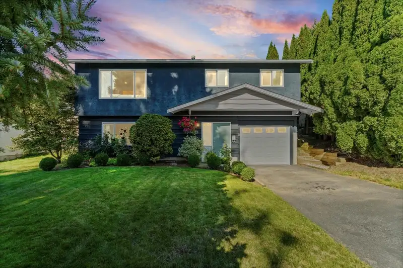 34915 CHAMPLAIN CRESCENT - photo 1 of 35