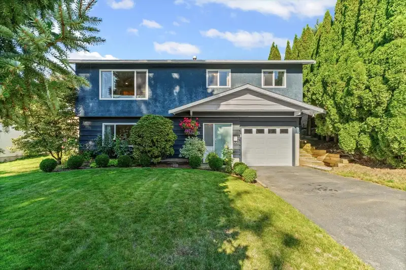 34915 CHAMPLAIN CRESCENT - photo 2 of 35