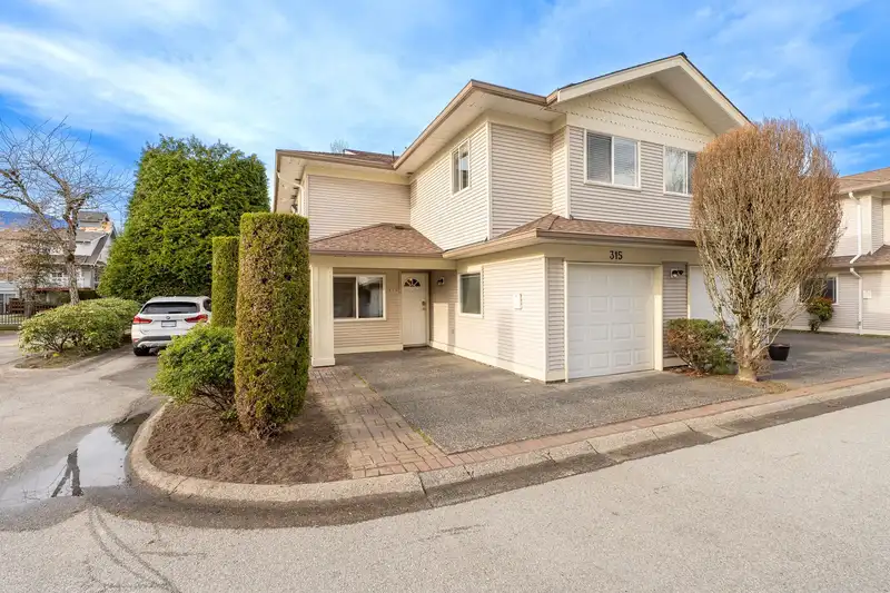 315 16233 82 AVENUE - photo 1 of 1