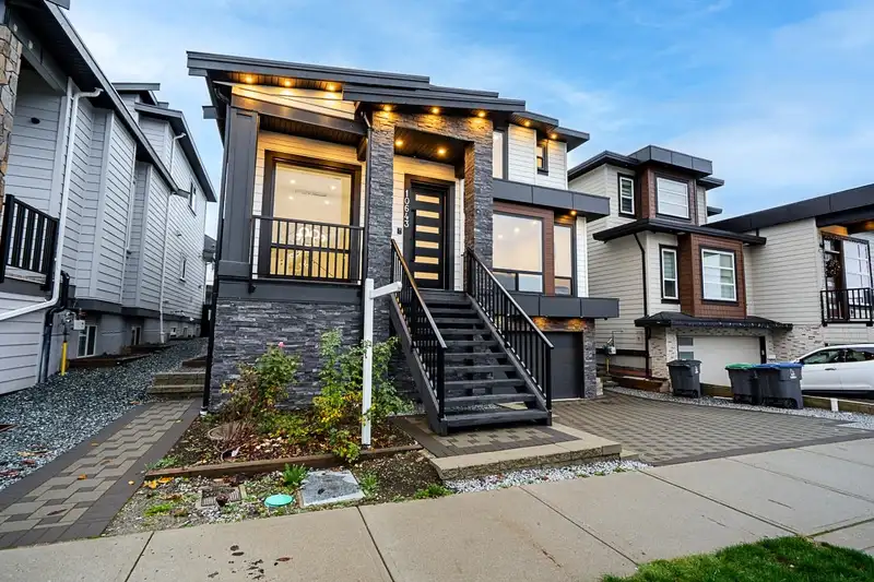 10643 124A STREET - photo 3 of 38