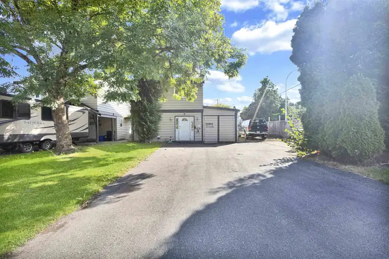 20804 52A AVENUE - photo 3 of 35