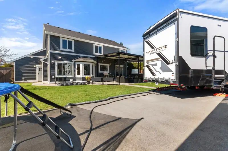 6748 HENRY STREET - photo 4 of 40