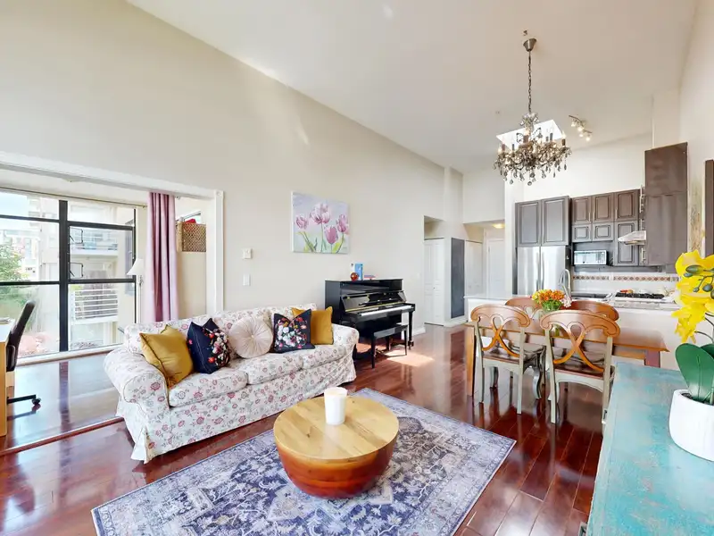 409 2181 W 10TH AVENUE - photo 1 of 32
