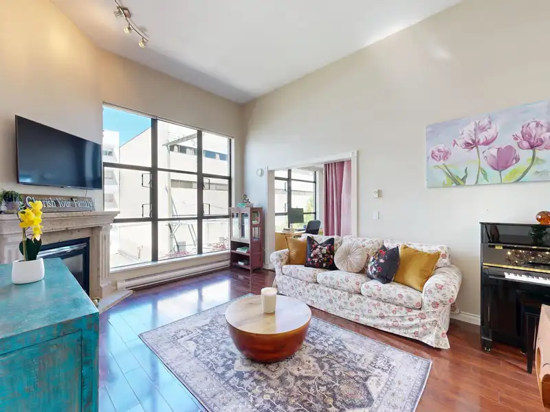 409 2181 W 10TH AVENUE - photo 2 of 32