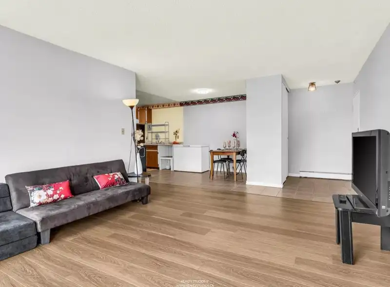 305 7260 LINDSAY ROAD - photo 3 of 18
