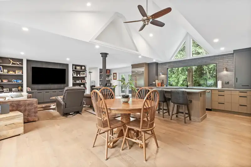 31648 GROVE AVENUE - photo 4 of 40