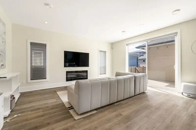 5466 MONCTON STREET - photo 3 of 19