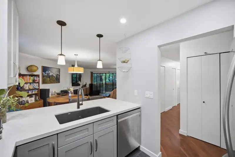 202 3187 MOUNTAIN HIGHWAY - photo 4 of 32