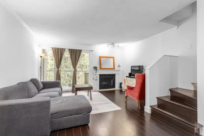 35 2978 WALTON AVENUE - photo 1 of 19