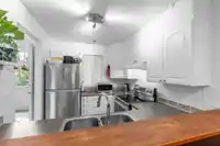 35 2978 WALTON AVENUE - thumbnail 3