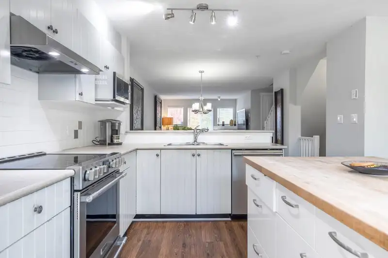 61 20760 DUNCAN WAY - photo 4 of 30