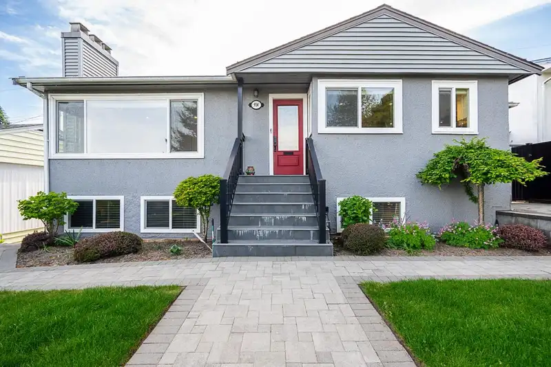 914 LADNER STREET - photo 2 of 40