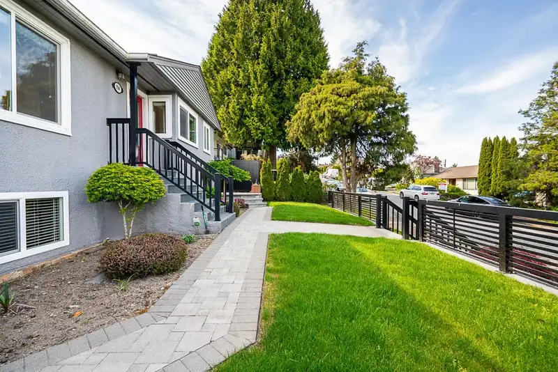 914 LADNER STREET - photo 3 of 40
