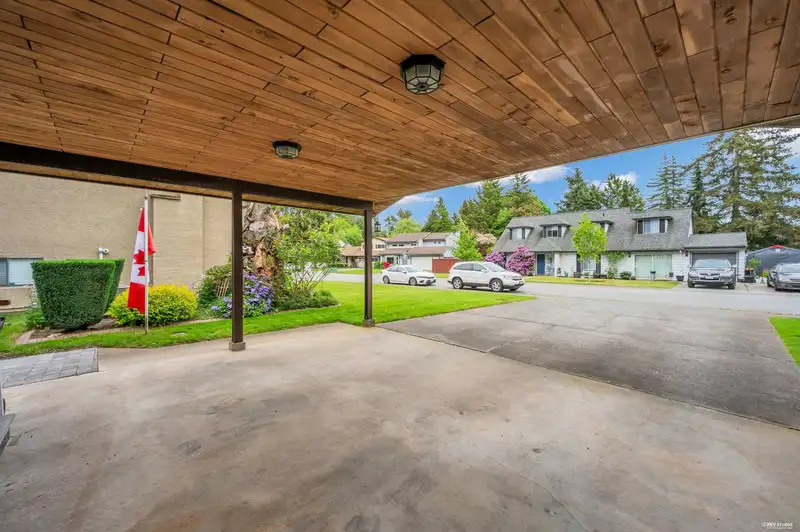 5015 204 STREET - photo 4 of 38