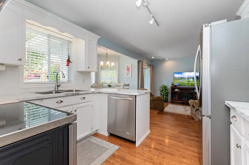 6695 BEAUFORT ROAD - photo 4 of 33